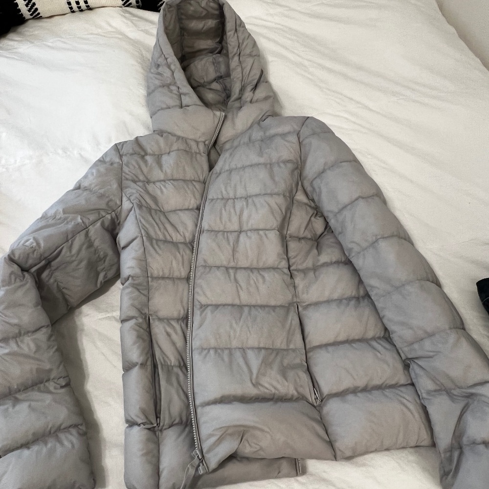 Uniqlo ultra lightweight down jacket